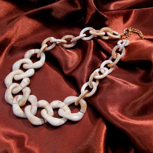 JUST FEEL 2020 New Acrylic Large Chunky Chain Necklace For Women Big Resin Link Chain Long Pendant Necklace Statement Jewelry