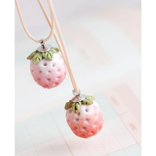 Women Simple Small Fresh Ceramic Strawberry Pendant Necklace Personality Ethnic Style Jewelry Student Girls Accessories