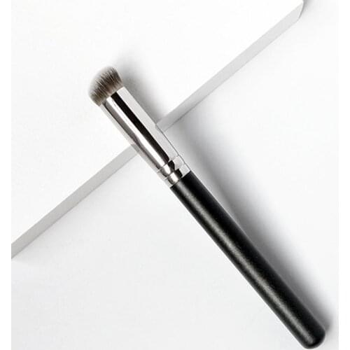 Concealer Brush Easy to Use Environmental Artificial Fiber Beauty Cosmestic Brush for Daily Use Concealer Brush Eye Shadow Brush