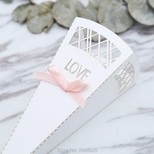 Custom initials wedding confetti cone,LOVE White petal wedding favor, party table decor,popcorn cones,wedding toss