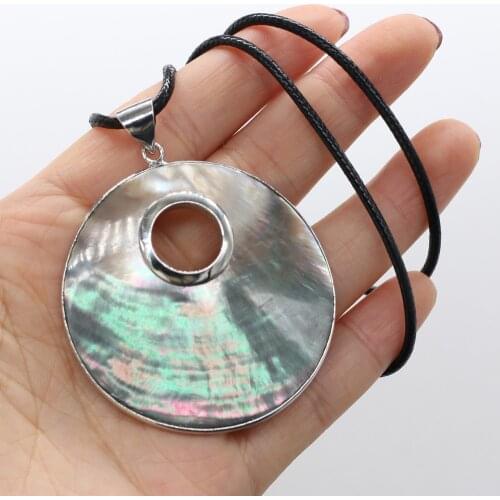 Natural Shell Necklace With Round Pendant Leather Cord 2MM Charms For Elegant Women Love Romantic Gift