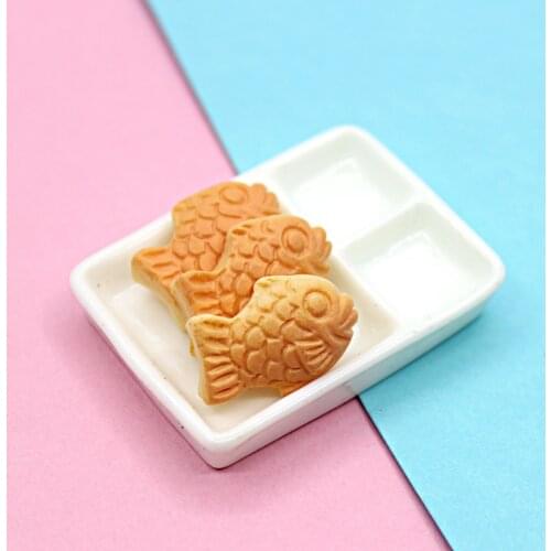 10pcs Resin Dollhouse Miniature Fish Cookies Pretend Mini Food for Dolls Kitchen Toys DIY Phone Decor Jewelry Accessories