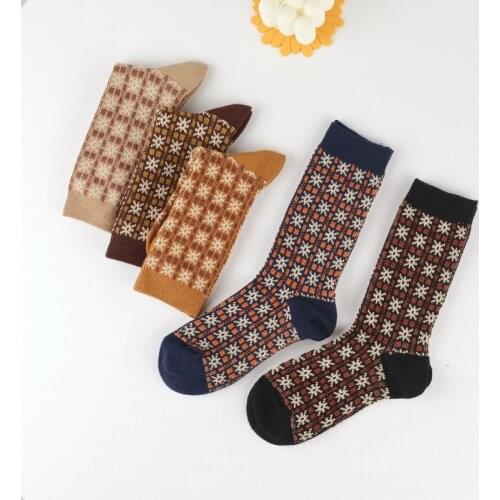 Snowflake Retro Fashion Women Socks Cozy Breathable Cotton Knit Socks Autumn Winter Streetwear Casual Christmas Socks Gift