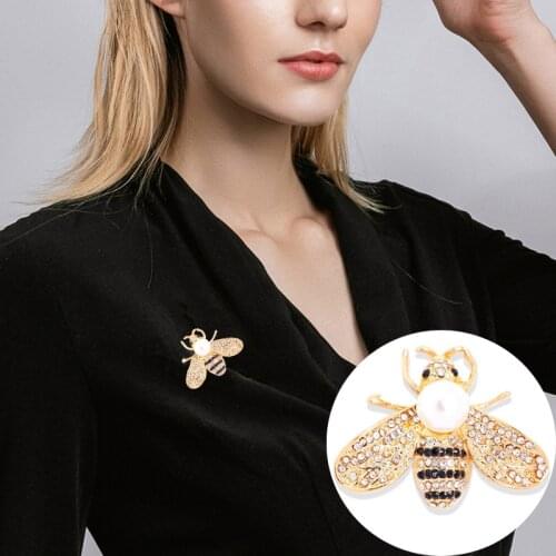 Womens Brooches Lovely Hold Bee Butterfly Hedgehog Lapel Pin Animal Pet Party Office Causal Corsage Gifts ёжик с ромашкой