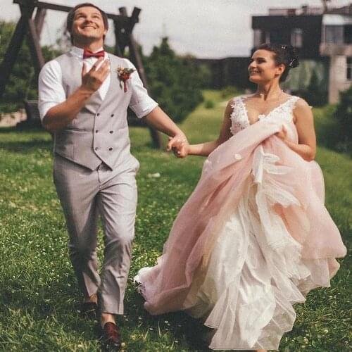 Classic V Neck Wedding Dress Pink A Line Tulle Sleeveless Backless Sweep Train Bridal Gown robes de mariée With Lace Appliques