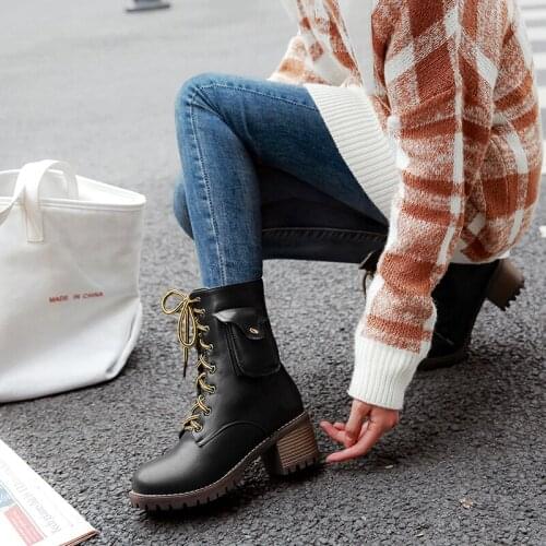2020 winter charging hot shoes womens boots British Wind Plush Martin boots womens Retro short boots locomotive boots