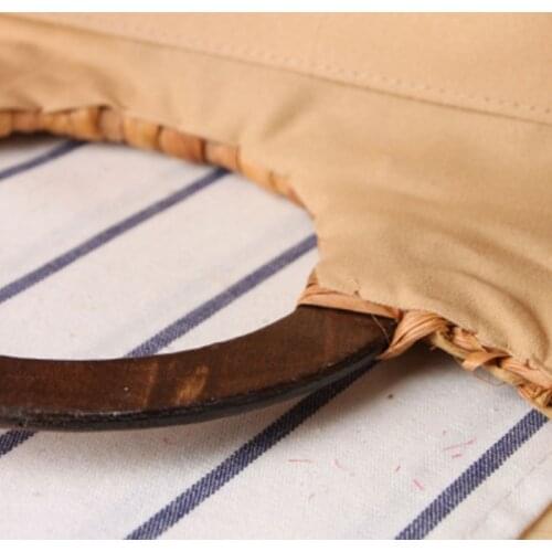 63HC Basket Bag Fashion Clutch Bags with Wooden Handle Straw Woven Bags Rattan Tote Photo Props Summer Vacation Pool Bag