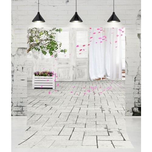 VinylBDS Indoor Old Doors Curtain Petals Photography Backdrops Brick Floor Photo Studio Baby Shower Background for Wedding Props