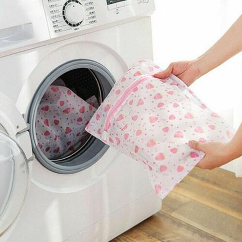 2021 Newest Arrival Laundry Bags Washing Mesh Net Love Heart Shape Printed Zipper Closure Baby Clothes Wash Bag 30.2CMx20.5CM