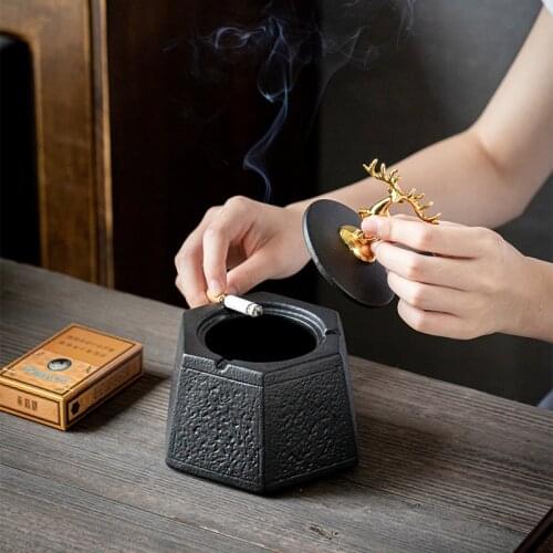 Creative Elk Black Pottery Ashtray Household Large Capacity Ceramic Personality with Cover Anti Fly Ash Car Ashtray Holiday Gift