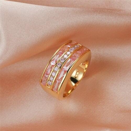 Elegant Pink Zircon Stone Ring Geometric Round Crystal Rings For Women Men Wedding Jewelry Vintage Fashion Yellow Gold Band Ring