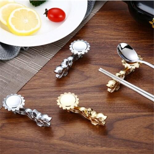 Dragon Shape Chopsticks Holder Rest Stand Metal Craft Stainless Steel Table Decoration Chopsticks Holder Rack Frame Kitchen Tool