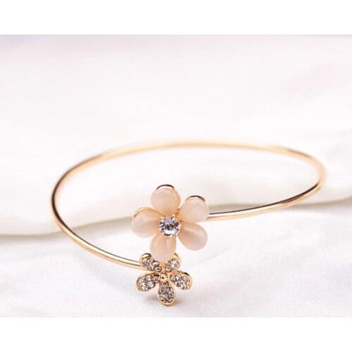 Fashion Sweet Opal Daisy Bracelet For Women Adjustable Crystal Double Flower Opening Bracelet Lovely Gold Plant Gift