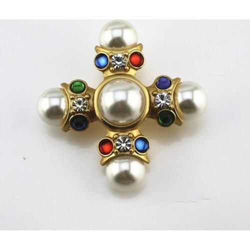 2020 new retro style simple atmosphere imitation pearl Multicolor semi-precious gold cross brooch
