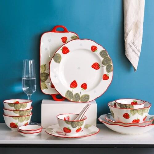 Strawberry Pattern Porcelain Kitchen Dinnerware Set Plates Bowls Rice Bowls Soup Spoon Dish Plate Service for 4 Tableware Set