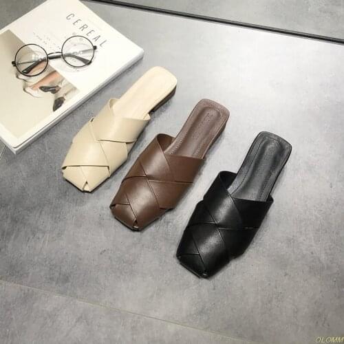 2020 Ladiess Summer Square Head Mules Females Leather Flat Bottom Leisure Beach Sandals Womens Fashion Chain