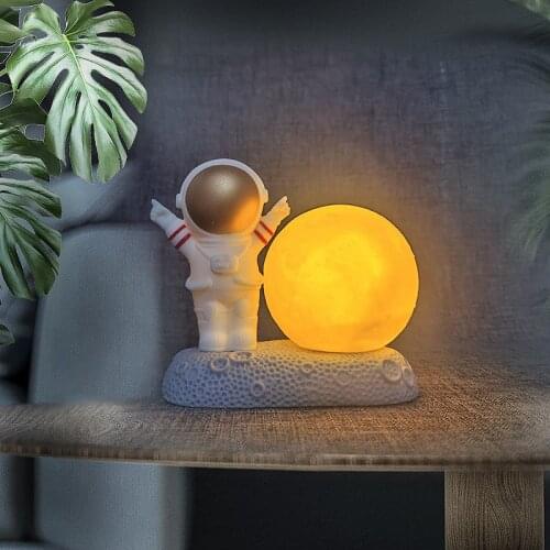 Astronaut Spaceman LED Night Light Boy Boy Bedroom Bedside Desktop Creative Decoration Home Decoration Gift Resin Lamp Kid Gifts