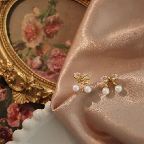2021 new Silver needle early summer new shy girl bow japanese pearl earrings French palace style retro trend womens earrings