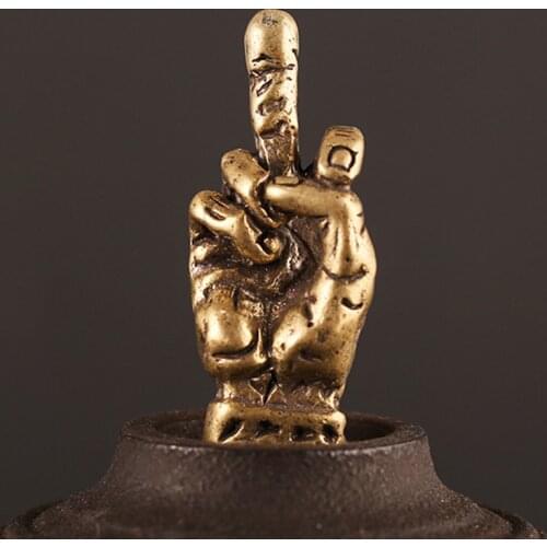 Handmade Vintage Copper Vertical Middle Finger Hand Gesture Creative Brass Office Decoration Tea Pet Ornaments Car Decor Gifts