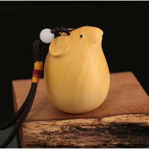 CQ101 - 2" Hand Carved Boxwood Figurine Carving: Lovely Mouse