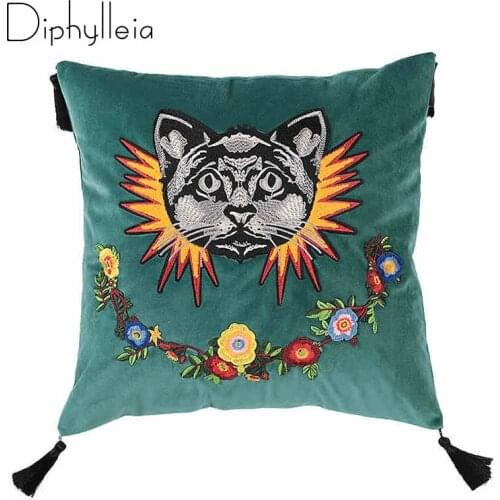 Diphylleia Retro Fashional Cushion Cover Decorative Pillow Case Vintage Velvet Cat Patch Embroidery Pillowcase For Living Room