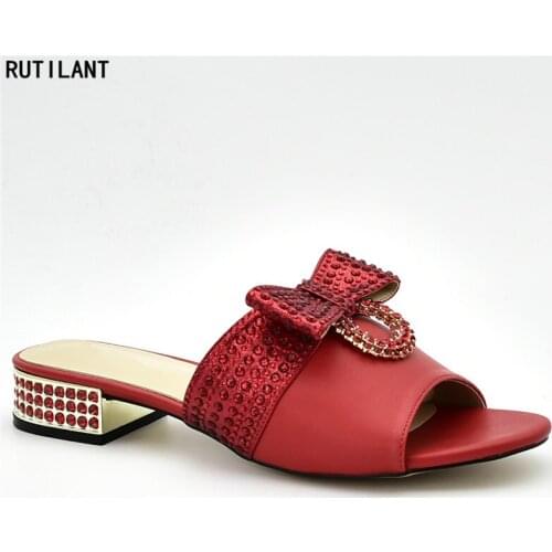 New Arrival Designer Shoes Women Luxury 2018 Nigerian Women Wedding Shoes Decorated with Rhinestone Slip on Women Party Pumps