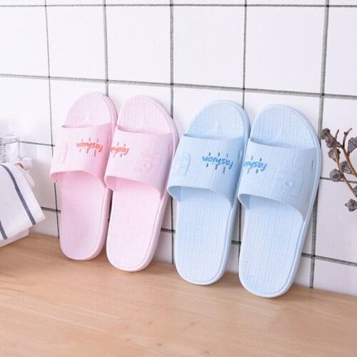 Couples' household slippers Korean version of mens and womens summer letter ins Korean version of student sandals non-slip