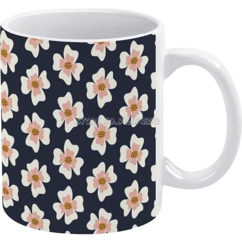 Cute Simple Hand Flowers Pattern In Dark Coffee Mugs 330ml Creative Travel Mug and Cup Office Drinkware Mugs Tazza Flowers Flowe