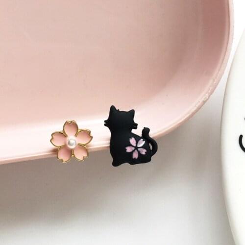 Exquisite Cherry Blossom Pattern Earrings Cute and Beautiful Cat Earrings Female Pearl Earrings