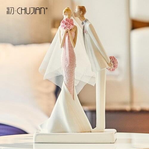 Creative resin romantic lovers figurines wedding gifts statue Office study ornaments home decor crafts room decoration objects
