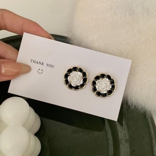 2021 New Japan Korean Resin Flower Chain Round Stud Earrings For Women Fashion Clip On Earring Jewelry Vintage Oorbellen Brincos
