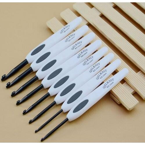 High Quality 8PCS ABS Plastic Handle Black Aluminum Crochet 2.5mm-6.0mm Knitting nNeedle for Sweater Knitting Tool