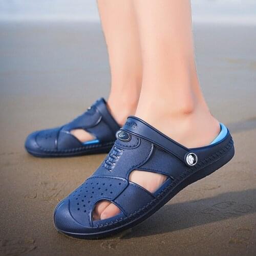 Cozy Sandals Non-slip Breathable Casual Shoes Summer Wearproof Mens Beach Shoes Hollow Out Soft Soled Flat Shoes Male Slippers