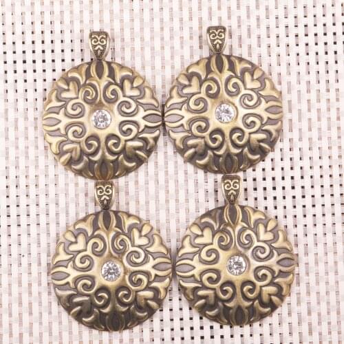 Zinc Alloy Carved Round Metal Pendant with Rhinestones, Charms for Jewelry Making,Handmade DIY Necklace and Bracelet Accessories
