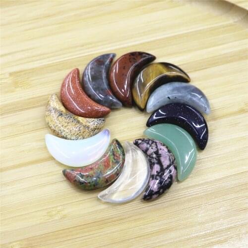 Wholesale 10pc Polished Natural Quartz Crystal Healing Chakra Natural White Crystal Moon Shaped Crystal Gemstones