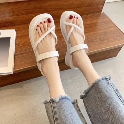 White flip-flops with high heels of web celebrity are the new thick-soled heighten fashion wedges for women summer 2021