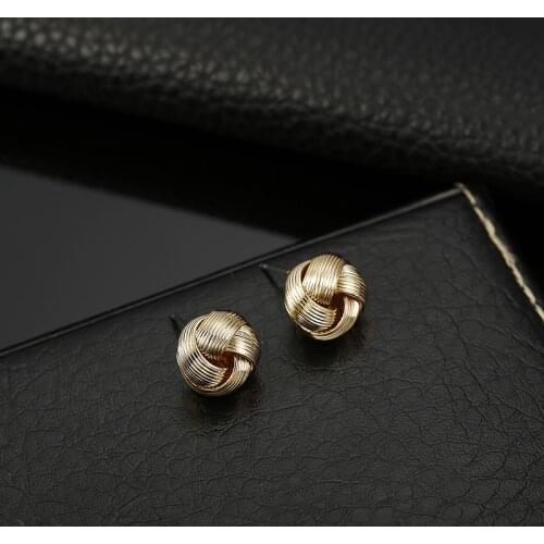 ZDMXJL 2020 New Womens Earring Metal Twist Earrings for Women Stud earrings Bijoux Korean boucle Girls Gifts Jewelry Wholesale