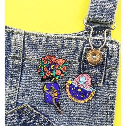 The Night Sky Is Full Of Flowers The Diver Holding The Moon Under The Sea The Girl Dreams Of The Starry Sky Ocean Fashion Brooch