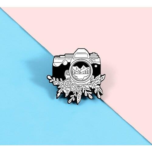 Black White Vintage Camera Enamel Custom Pin Badge Brooch for Bag Clothes Lapel Pin Outdoor Photography Jewelry Gift for Friends