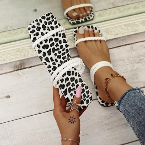 Women Summer Square Head Flat Bottom Leopard Print Beach Sandals Womens Flat Summer Slippers Ladies Outdoor Beach Shoes