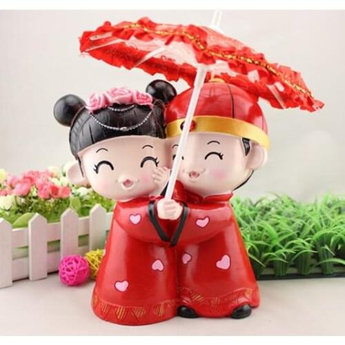 Creative wedding gifts chinese tradition style couple romantic umbrella bride and groom wedding cake topper figurines color red