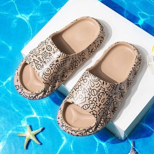 Summer Golden Graffiti Men Slippers Outdoor Platform Beach Slides Men Comfort Non-slip Home Slippers Men zapatillas casa hombre