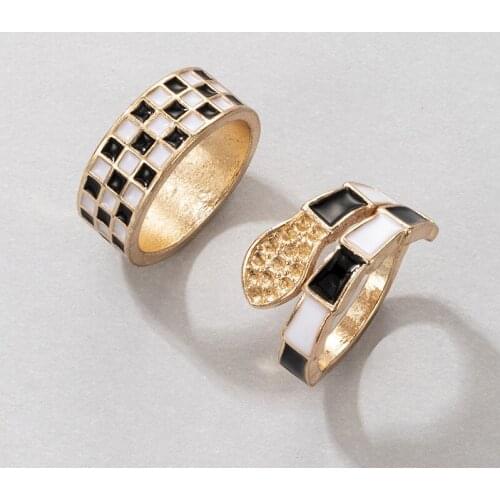 2pcs/set Fashionable Black And White Checkerboard Snake-shaped 2pcs Ladies Ring Punk Electroplated Gold Ring Set
