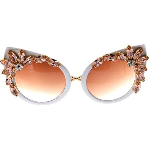 Baroque Style Fashion Women Cat Eye Crystals Sunglasses Decoration Retro Sunglasses Bling Rhinestones Women Sun Glasses Vintage