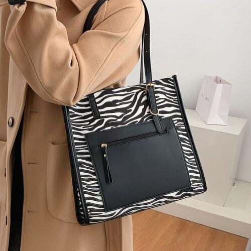 Design Handbags Winter Tote Bag New Fashion Underarm Bag Shoulder Bag Messenger Wild Houndstooth Square Bag Width: 32cm