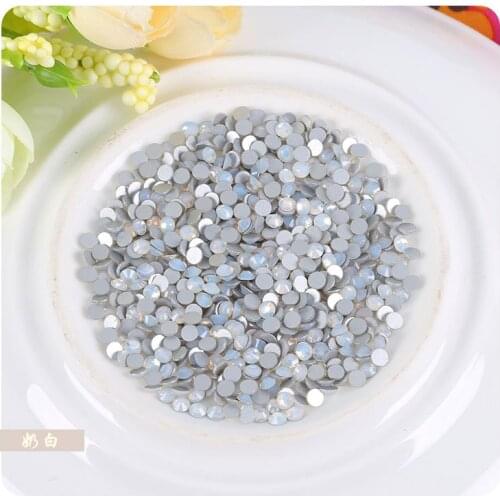 Grade AAAAA SS8 2.3 to 2.4mm Crystal Flatback Hot Fix Shine Iron On Strass Hotfix Rhinestone For Bridal Dress Wedding Decoration