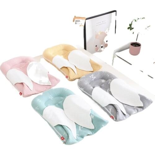 2021 portable foldable knitted wings wrapped in blanket wrapped in removable and washable travel bionic bed. Mommy hugs the crib