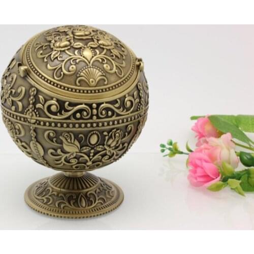 Windproof Ashtray with Lid Metal Portable Cigarettes Astray for Ourtdoor Indoor Hand Stamped Pattern Smoking Egg Fancy Gift