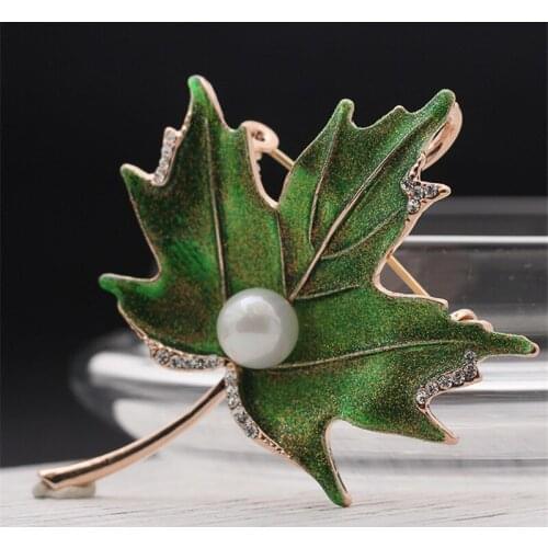 Vintage New Women Simulated Pearl Brooches Personatity Big Maple Leaf Brooches Pin Fashion Jewelry Suits Accessories