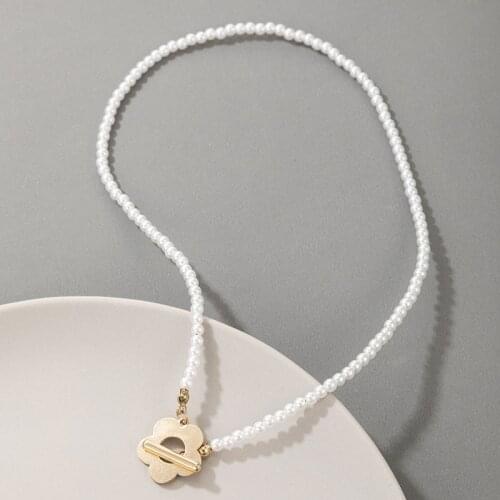 Flower Pendant Necklace Pearl Chain Single Layer Vintage Choker Necklace Fashion Jewelry Gifts for Men and Women BN